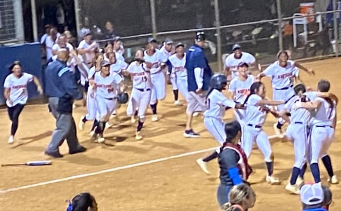 Eastvale Roosevelt Mustangs softball2